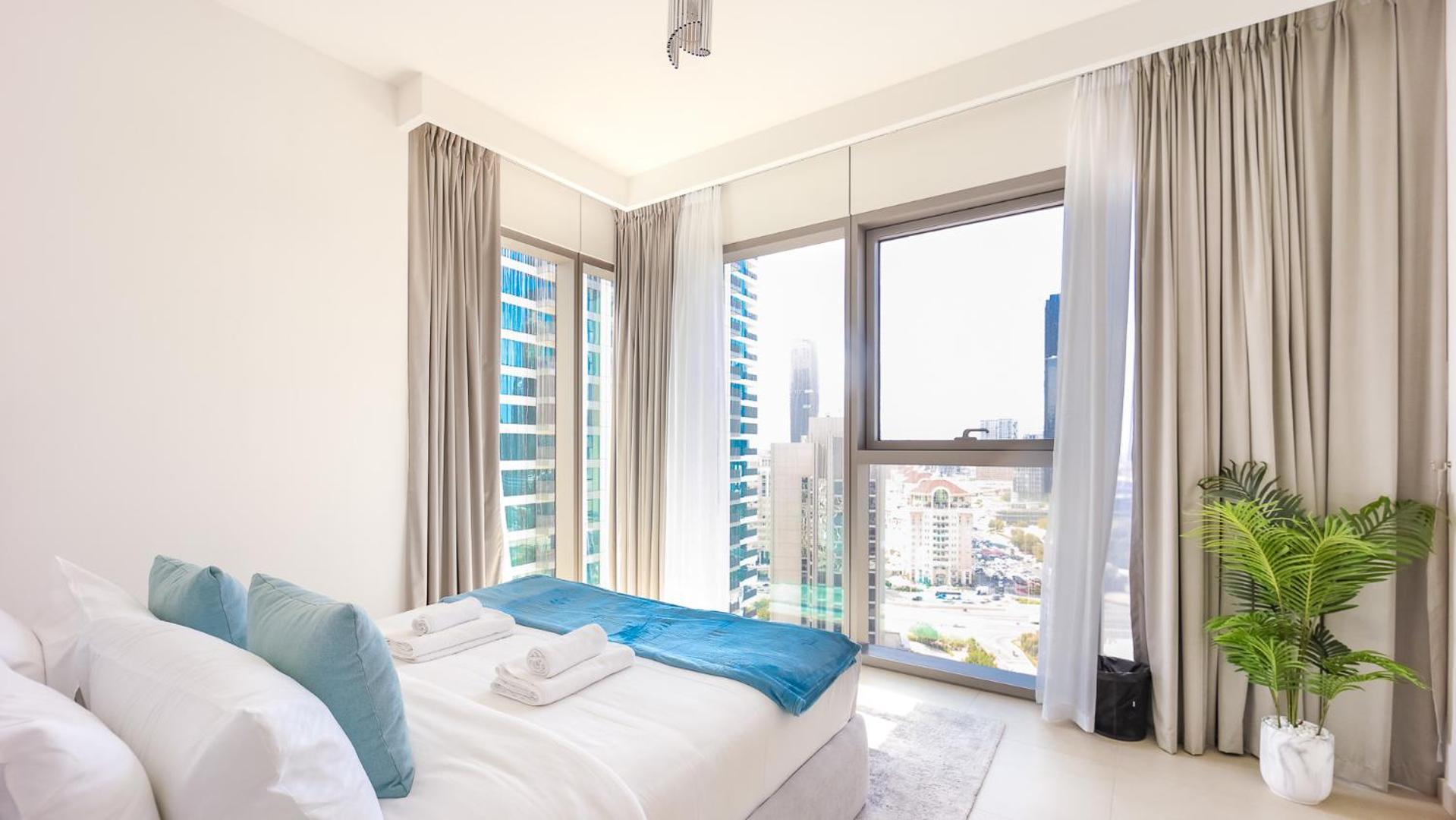 Burj Khalifa View With Grass Turf Balcony-downtown By Tanami Homes Apartment Dubai